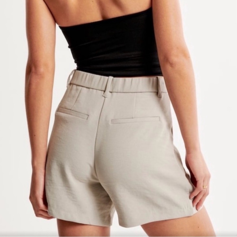 Abercrombie and Fitch Women's Beige High-Waisted Tailored Shorts NWT - Picture 2 of 6
